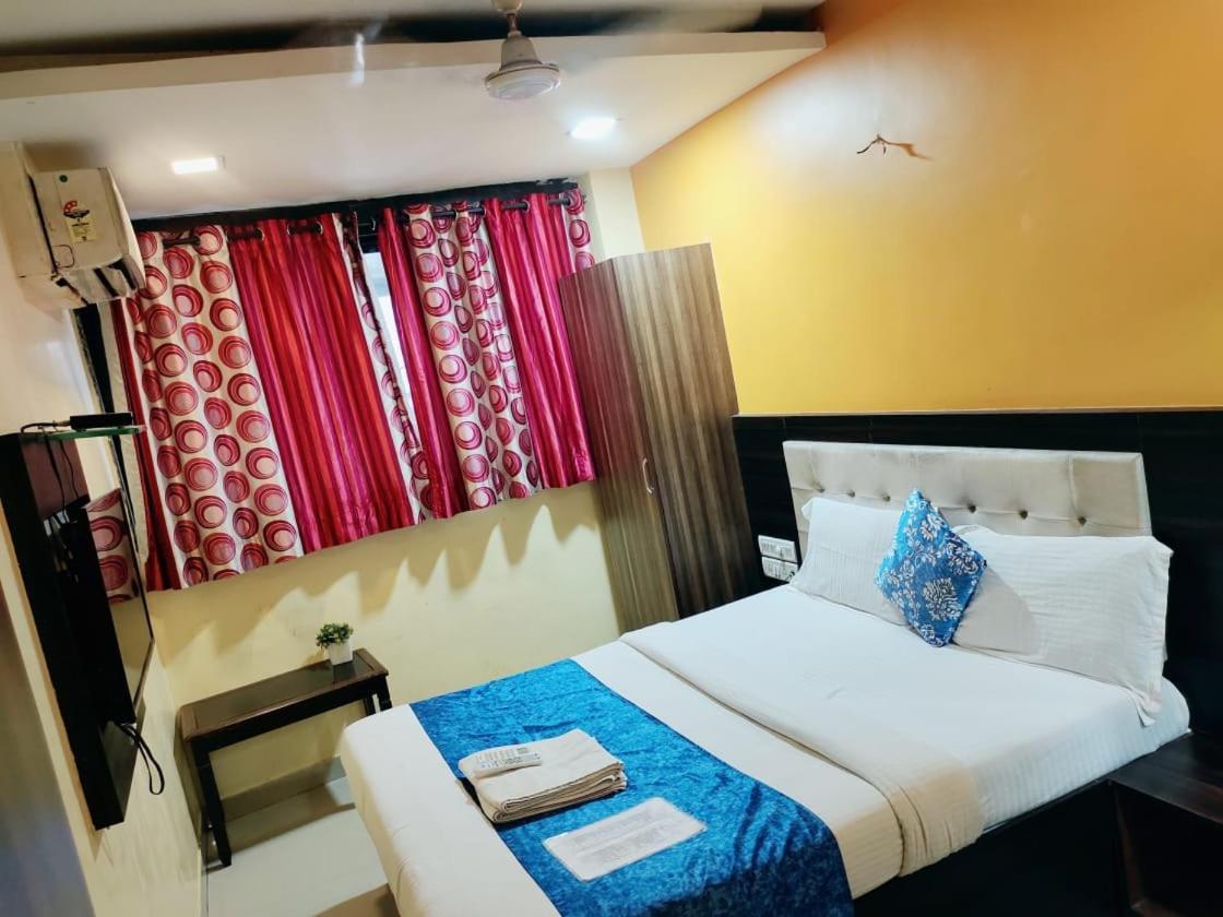 Hotel Golden Galaxy - Santacruz East Mumbai Ngoại thất bức ảnh