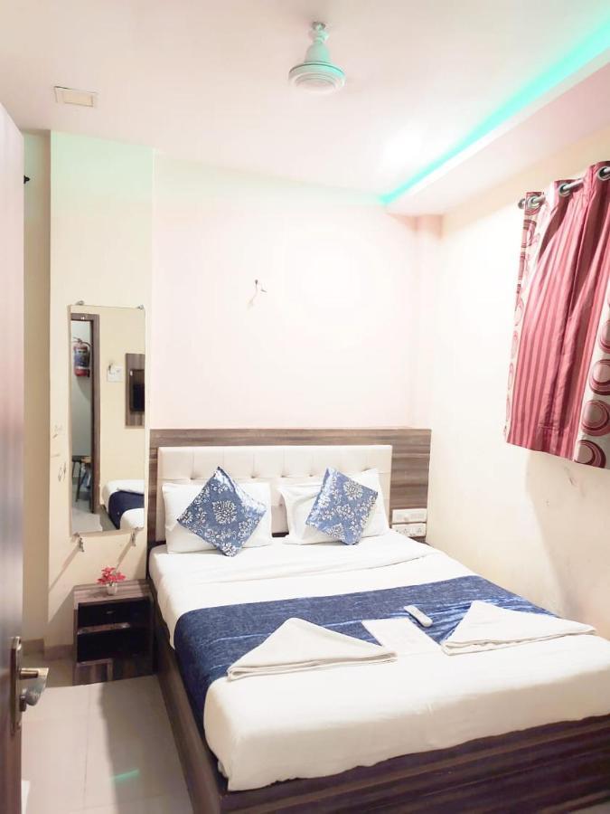 Hotel Golden Galaxy - Santacruz East Mumbai Ngoại thất bức ảnh
