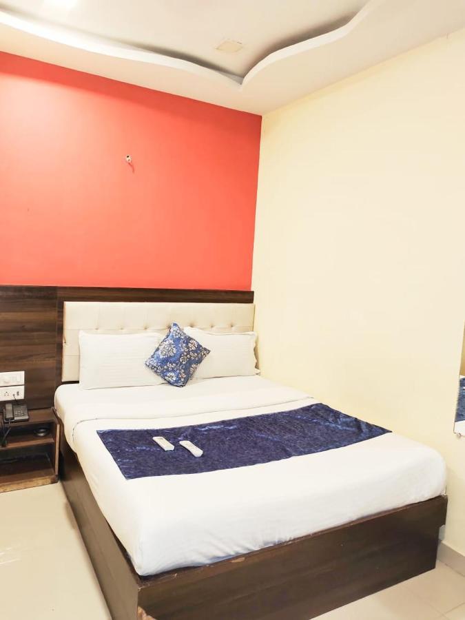 Hotel Golden Galaxy - Santacruz East Mumbai Ngoại thất bức ảnh